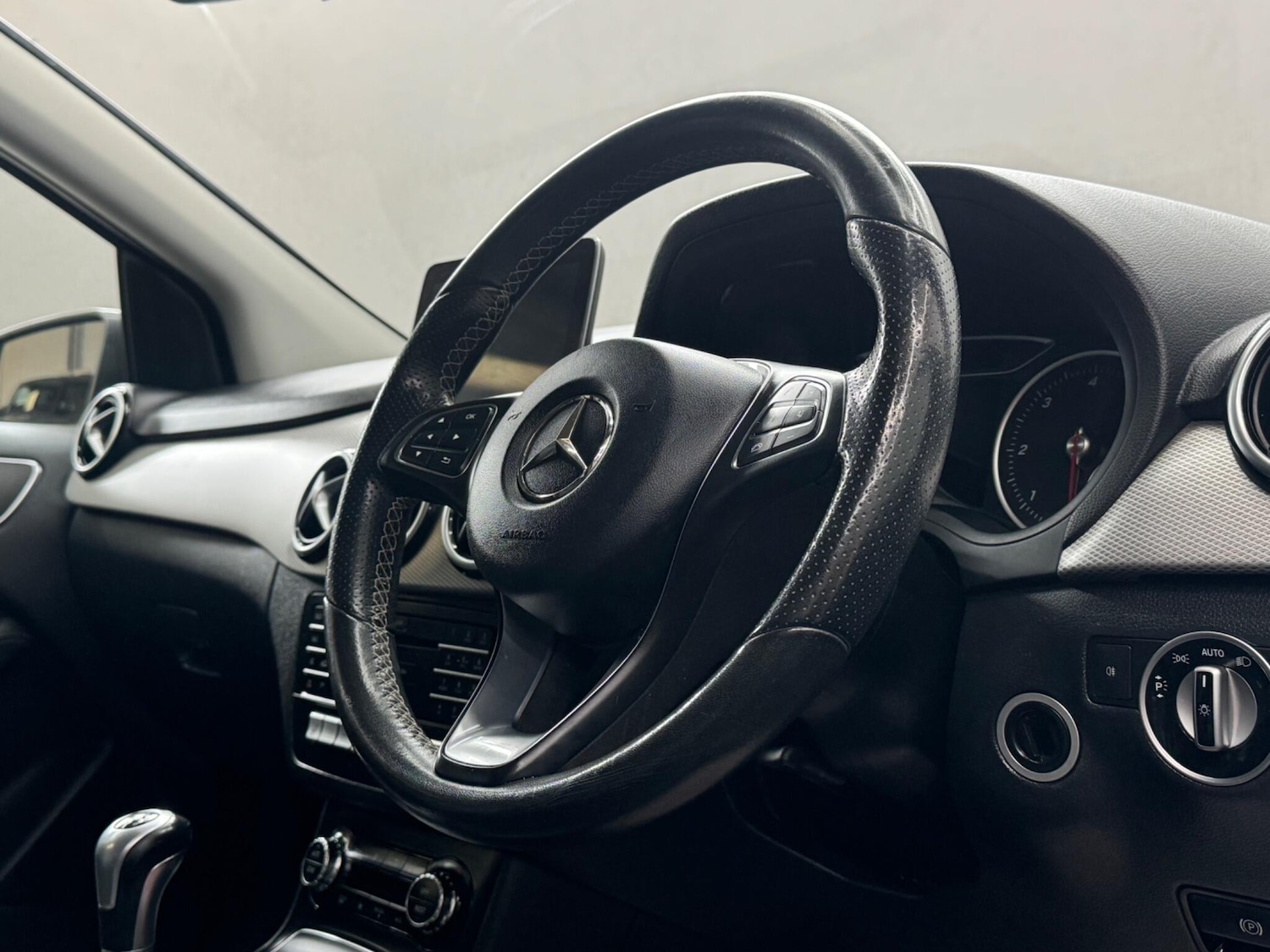 Used Mercedes-Benz B Class 2017 for sale - 76104008: Photo 9