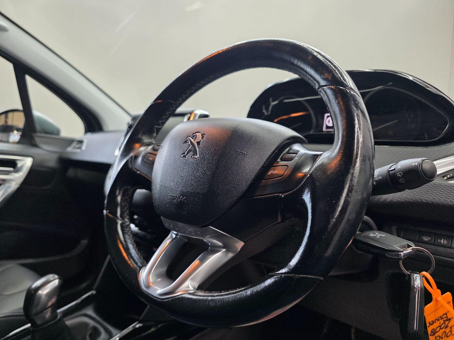 Used Peugeot 2008 2017 for sale - 76398243: Photo 12