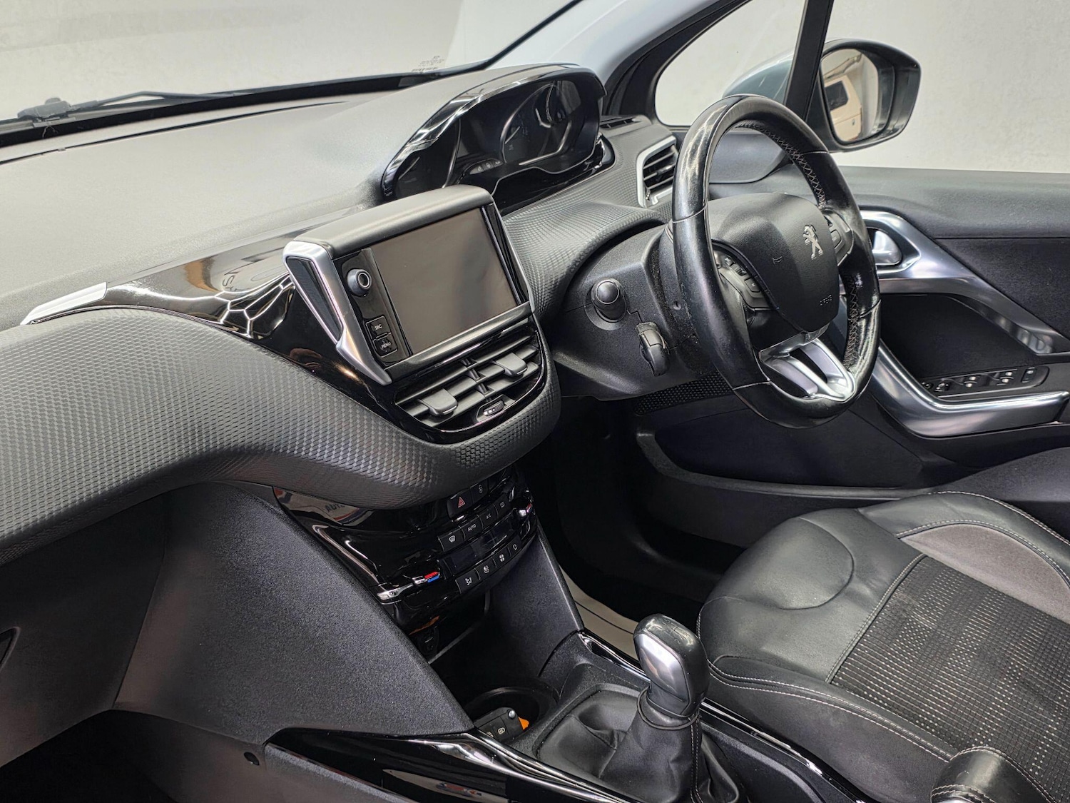 Used Peugeot 2008 2017 for sale - 76398243: Photo 16