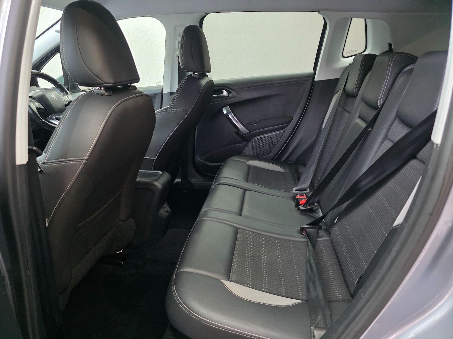 Used Peugeot 2008 2017 for sale - 76398243: Photo 30