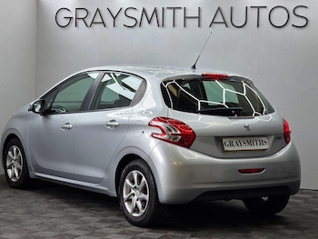 Used Peugeot 208 2012 for sale - 76104007: Photo