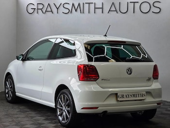 Used Volkswagen Polo 2015 for sale - 76104015: Photo