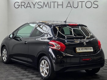 Used Peugeot 208 2014 for sale - 76103997: Photo