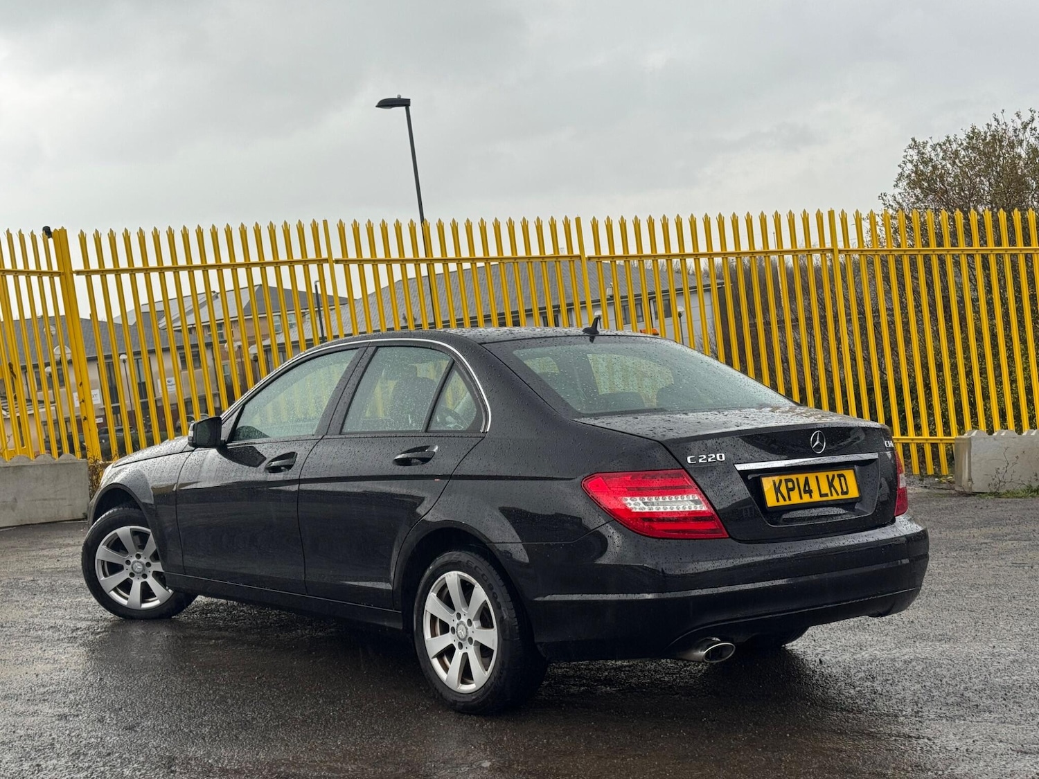 Used Mercedes-Benz C Class 2014 for sale - 76899343: Photo 2