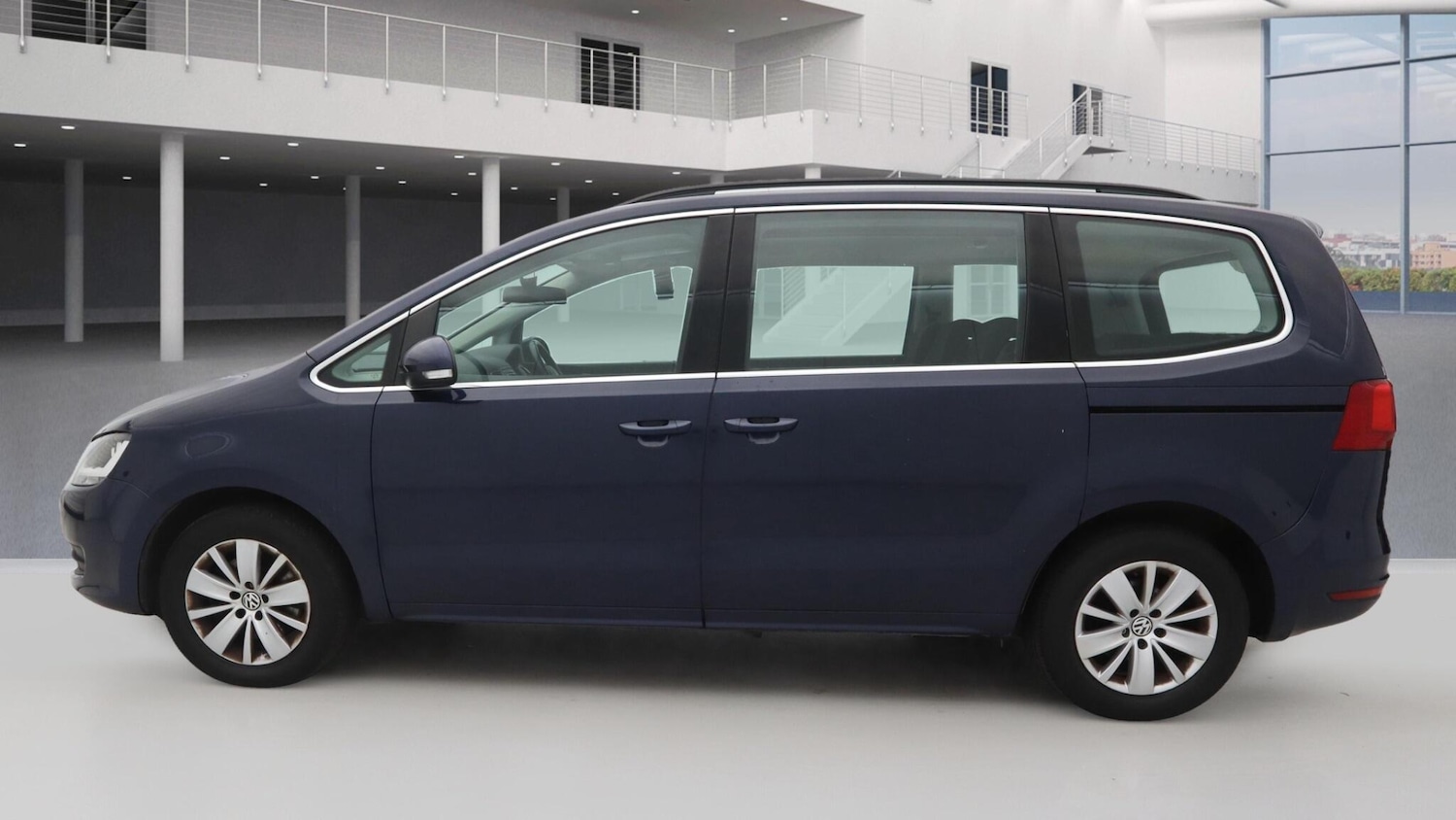 Used Volkswagen Sharan 2014 for sale - 76667072: Photo 3