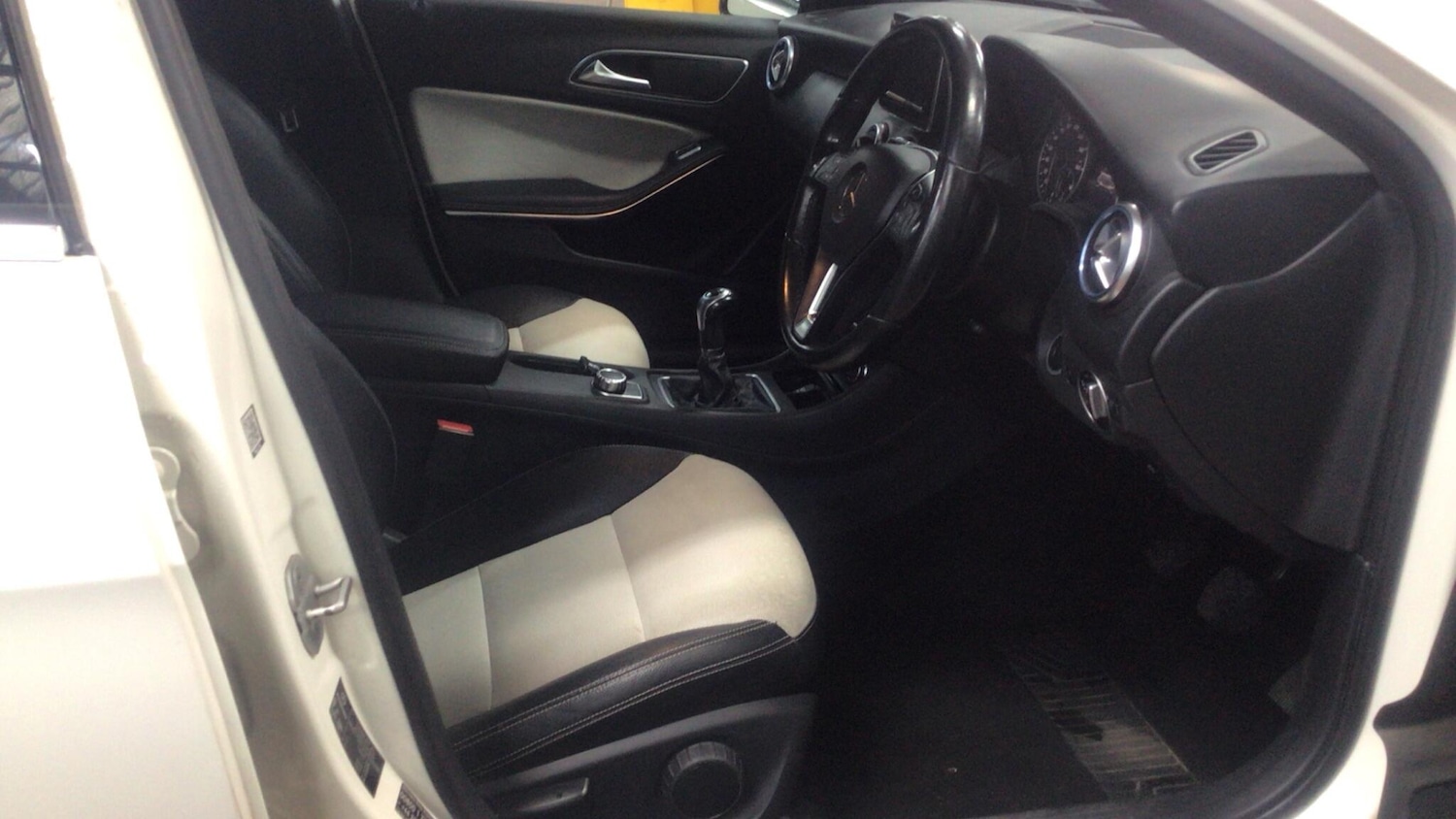 Used Mercedes-Benz A-Class 2015 for sale - 76349100: Photo 4