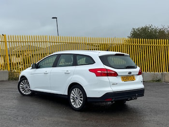 Used Ford Focus 2017 for sale - 76336066: Photo 2