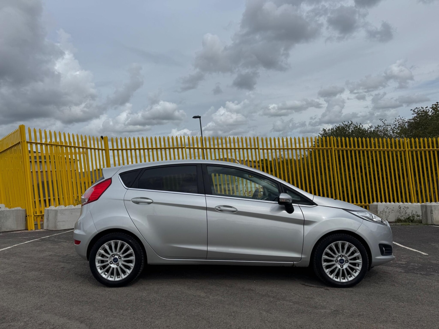 Used Ford Fiesta 2013 for sale - 75614201: Photo 6