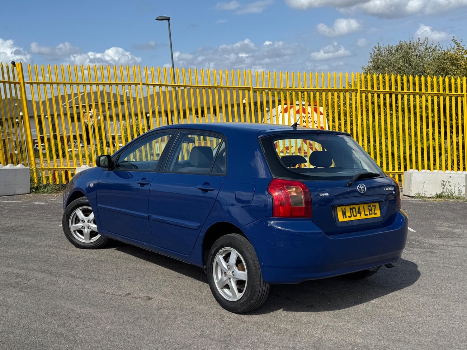 Used Toyota Corolla 2004 for sale - 75290319: Photo 2