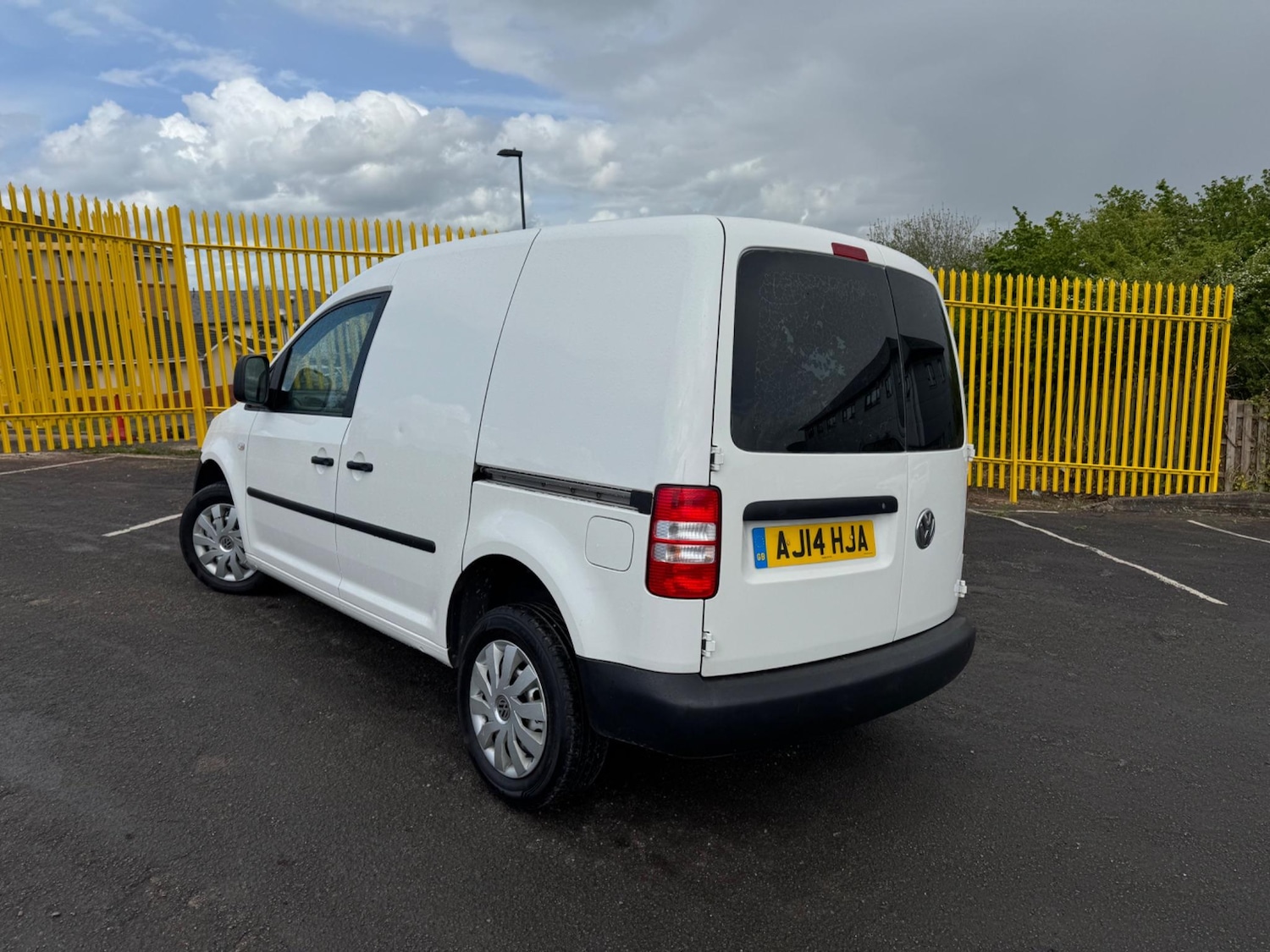 Used Volkswagen Caddy 2014 for sale - 78087169: Photo 2