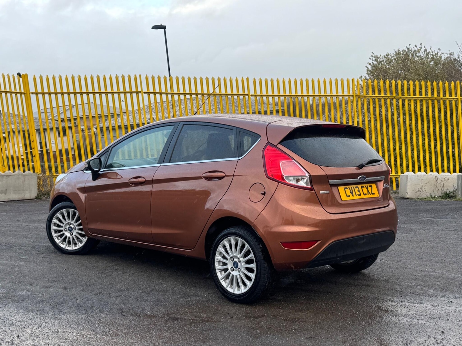 Used Ford Fiesta 2013 for sale - 76886932: Photo 2