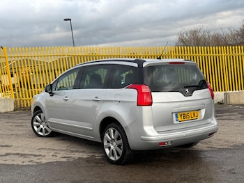 Used Peugeot 5008 2015 for sale - 76899357: Photo
