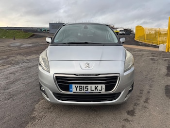 Used Peugeot 5008 2015 for sale - 76899357: Photo