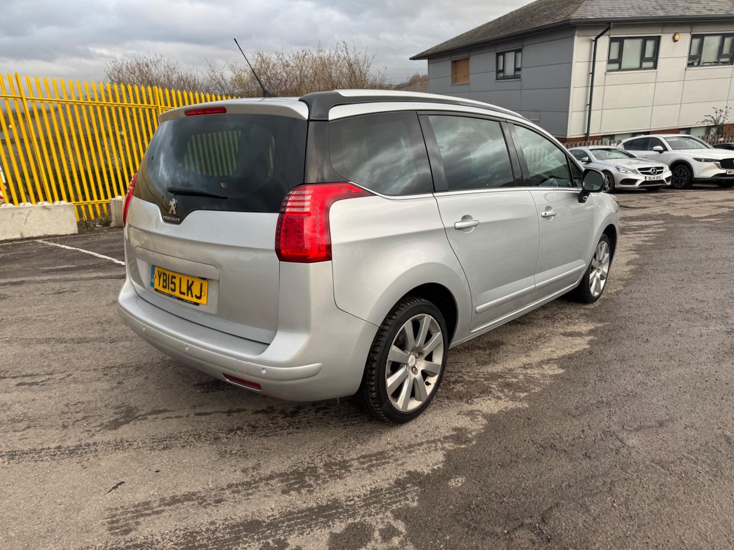 Used Peugeot 5008 2015 for sale - 76899357: Photo 6