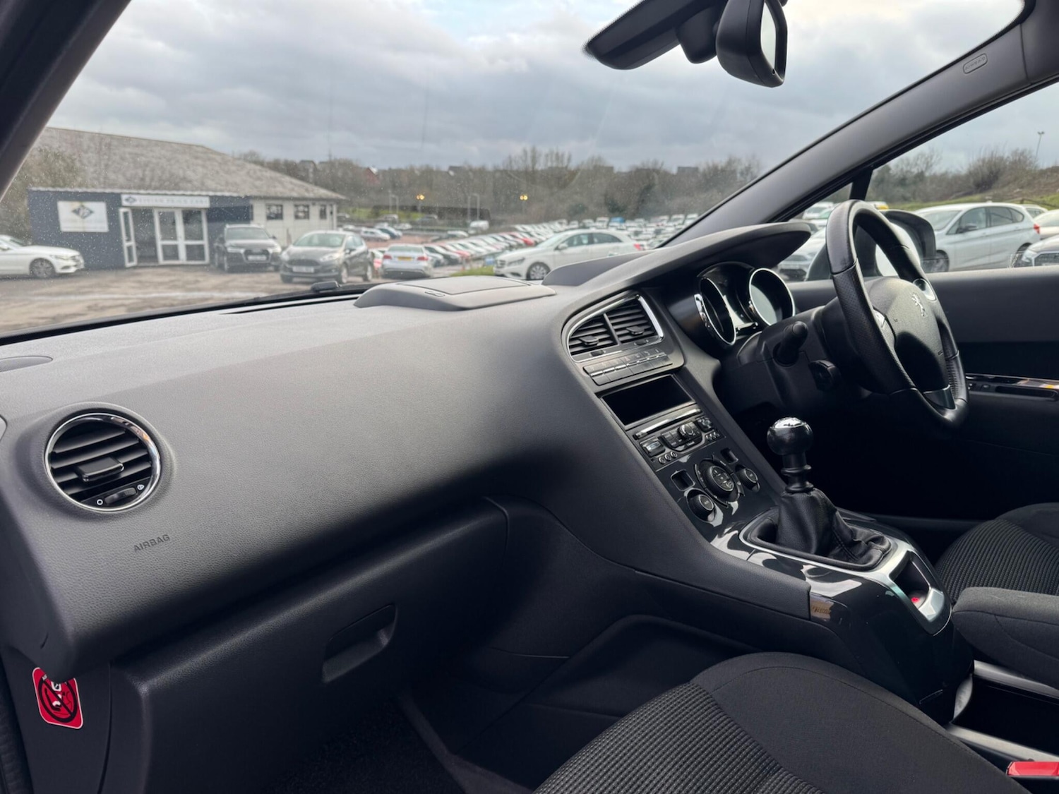 Used Peugeot 5008 2015 for sale - 76899357: Photo 8