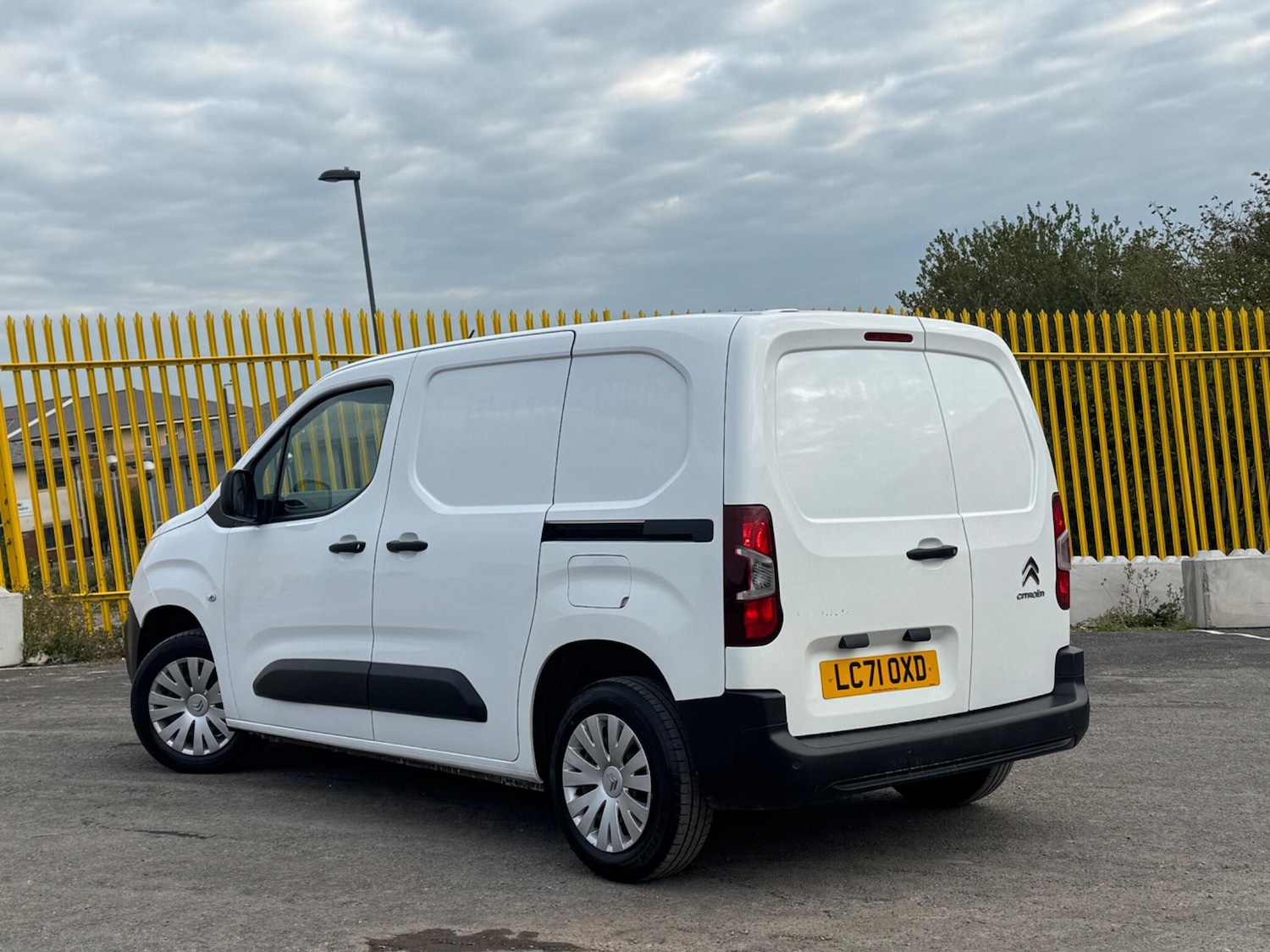 Used Citroen Berlingo 2021 for sale - 76522213: Photo 2