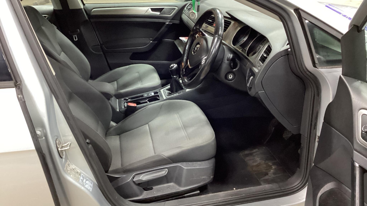 Used Volkswagen Golf 2015 for sale - 77098167: Photo 4