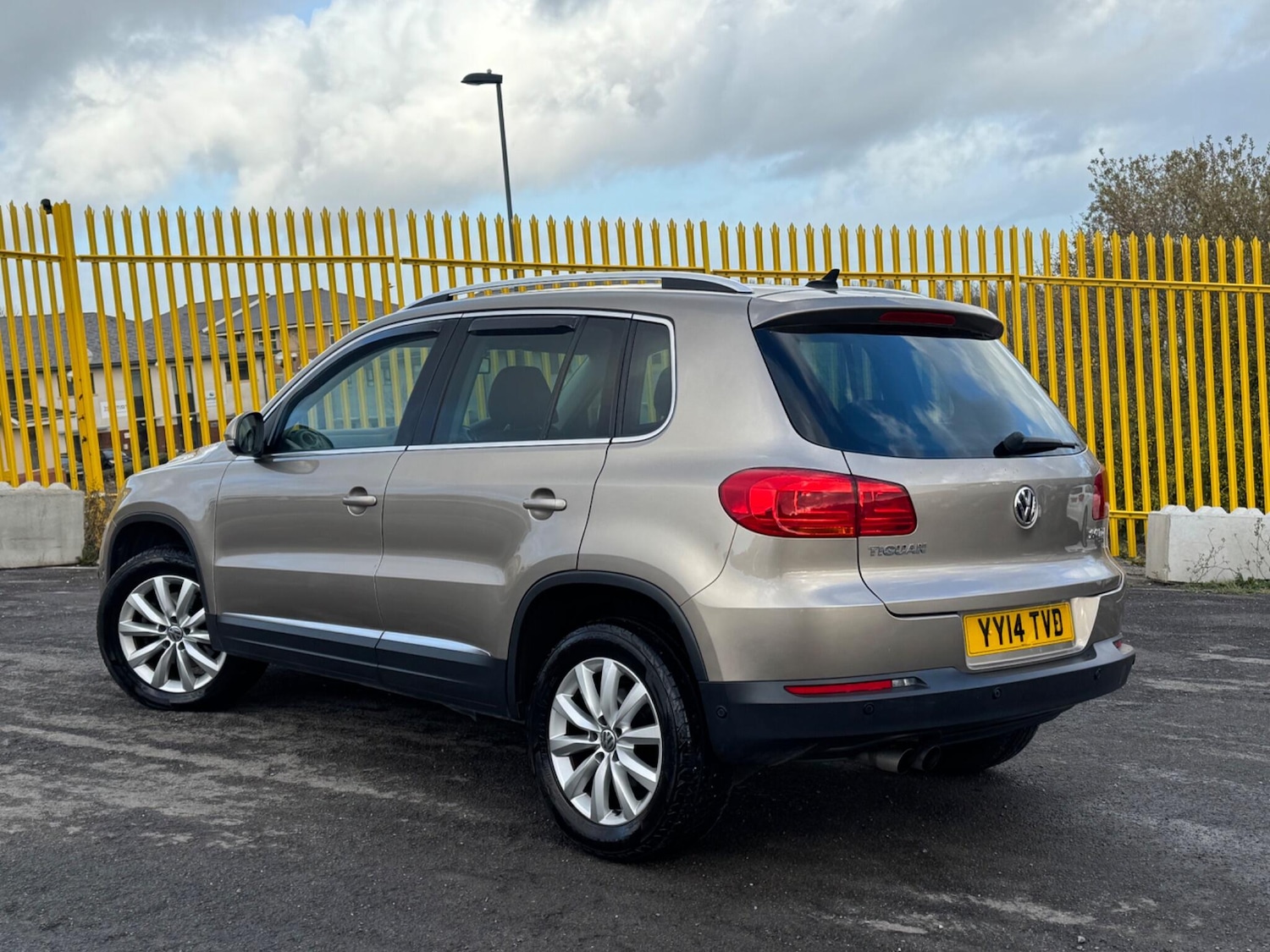 Used Volkswagen Tiguan 2014 for sale - 76752903: Photo 2