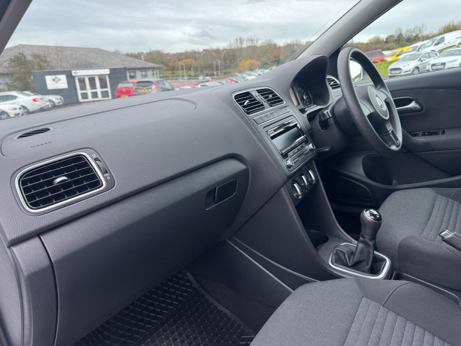 Used Volkswagen Polo 2012 for sale - 76318186: Photo 9