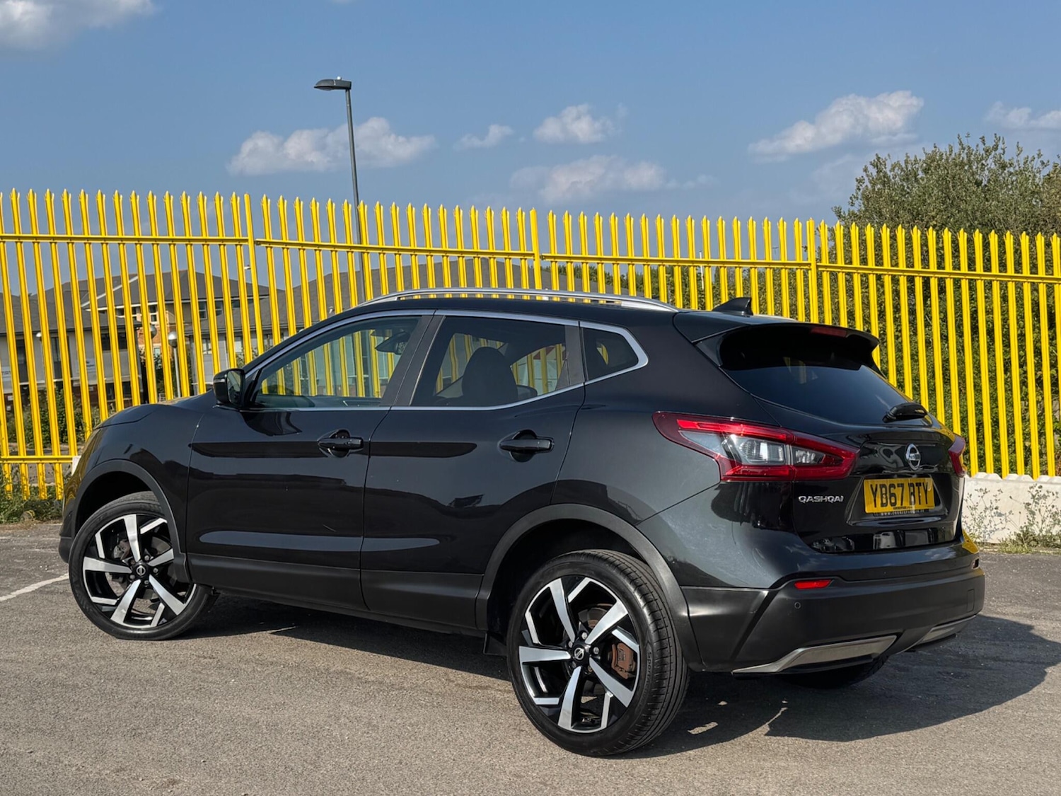 Used Nissan Qashqai 2017 for sale - 76095113: Photo 2