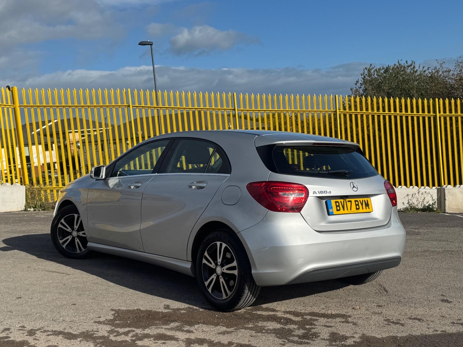 Used Mercedes-Benz A-Class 2017 for sale - 76348955: Photo 2
