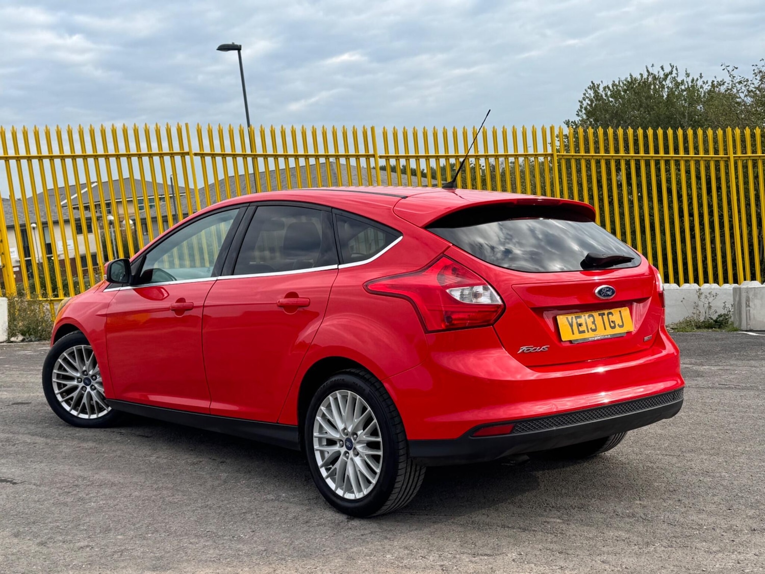 Used Ford Focus 2013 for sale - 75940683: Photo 2