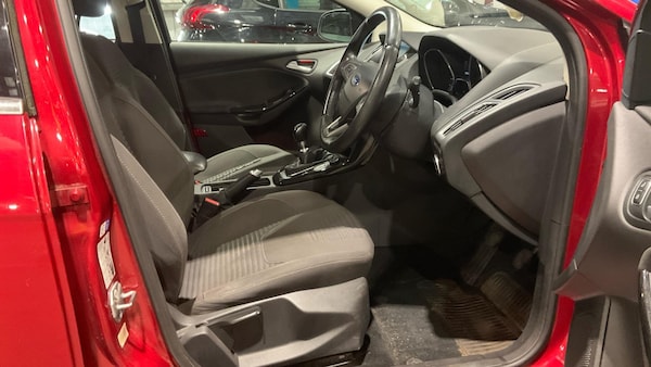Used Ford Focus 2015 for sale - 76247299: Photo 2