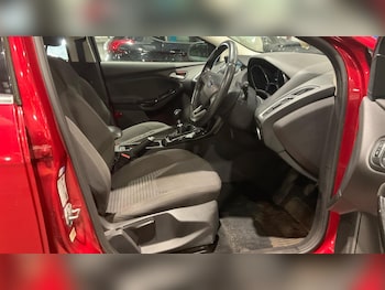 Used Ford Focus 2015 for sale - 76247299: Photo 2