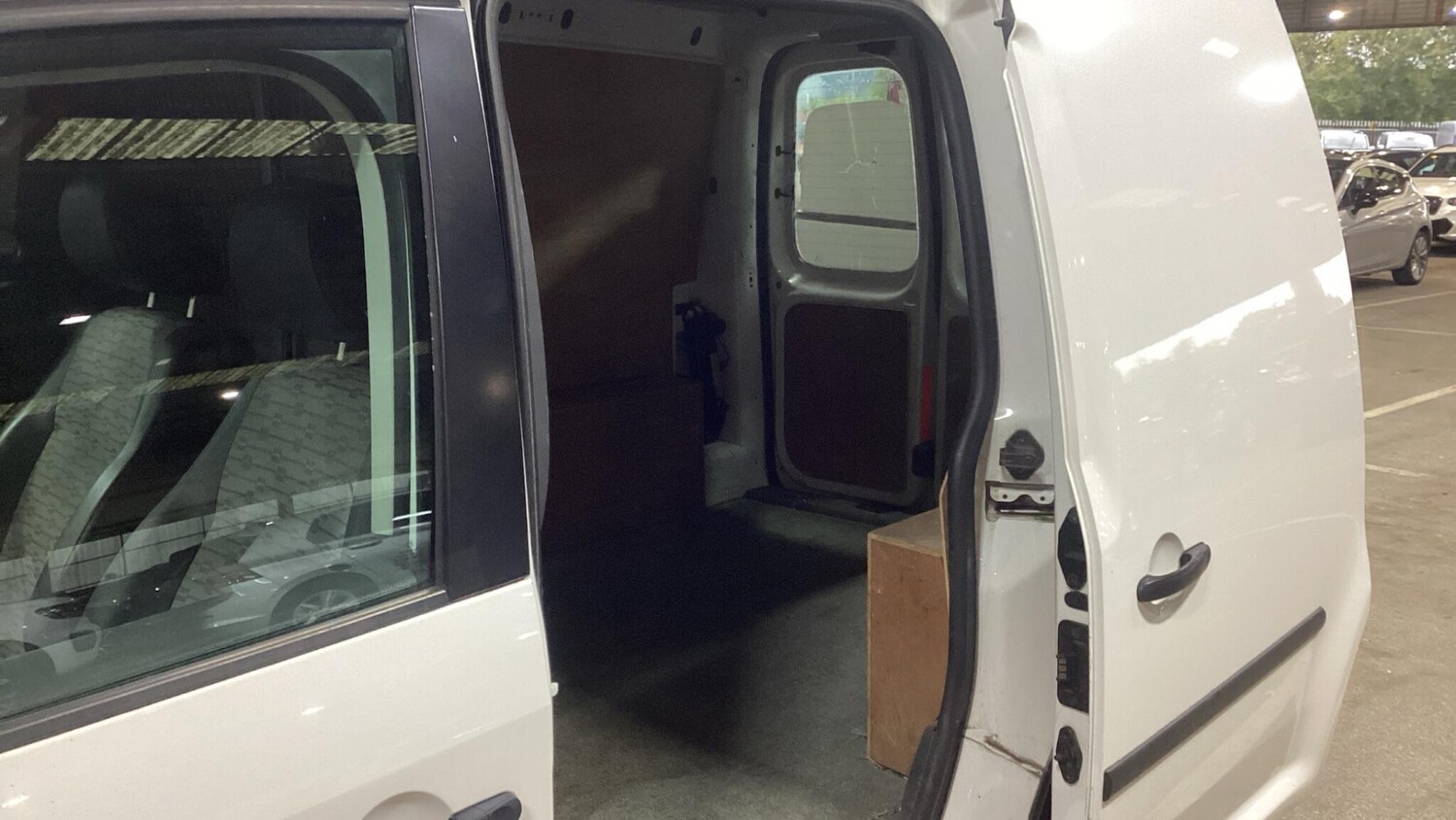 Used Volkswagen Caddy 2012 for sale - 76349521: Photo 5