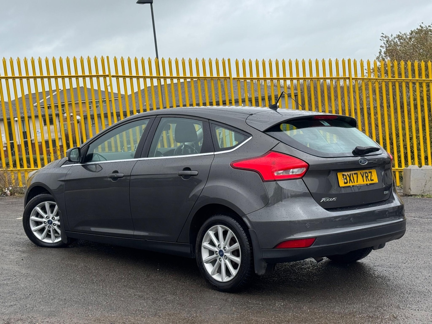 Used Ford Focus 2017 for sale - 76855910: Photo 2