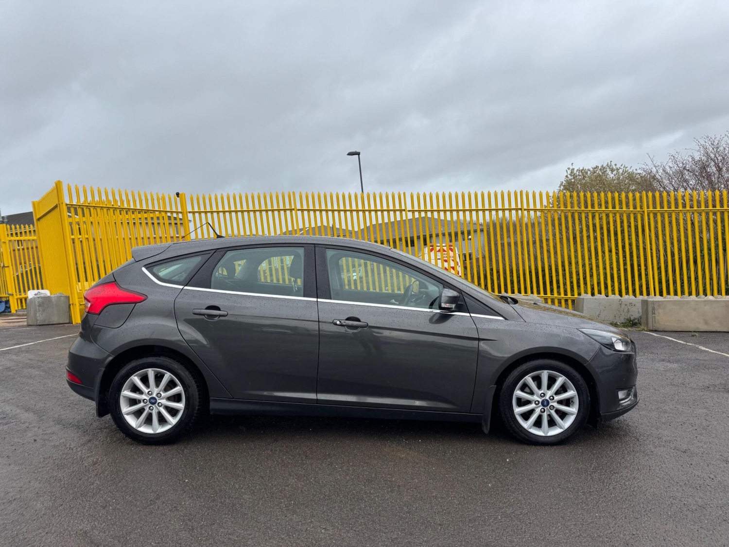 Used Ford Focus 2017 for sale - 76855910: Photo 5