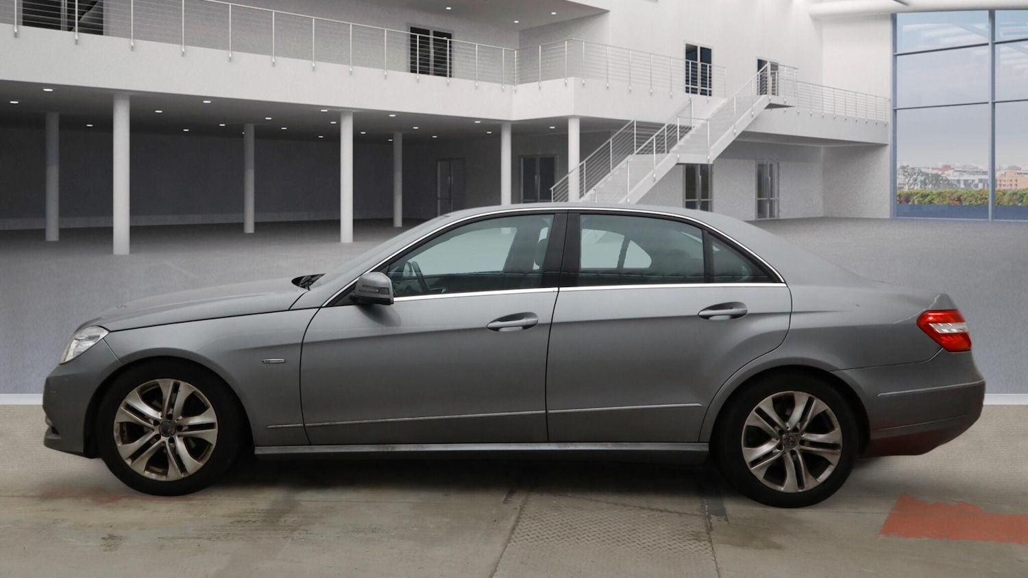 Used Mercedes-Benz E Class 2012 for sale - 77191852: Photo 3