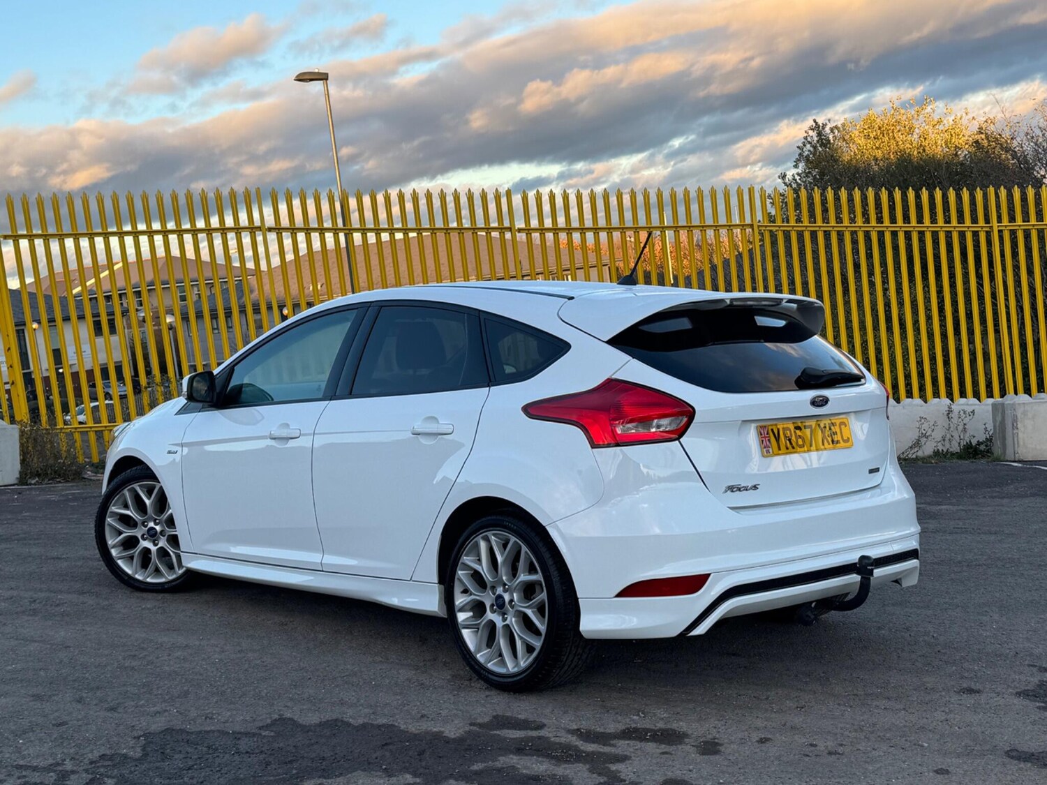 Used Ford Focus 2017 for sale - 76619983: Photo 2