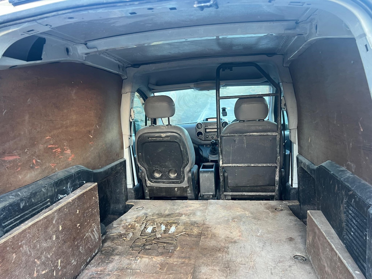 Used Peugeot Partner 2010 for sale - 75589169: Photo 9