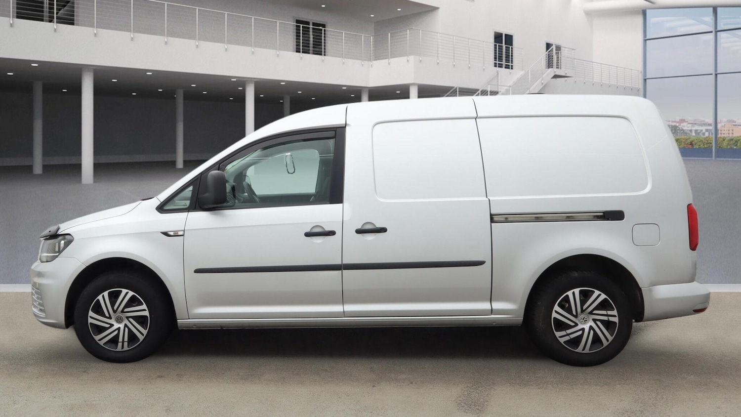 Used Volkswagen Caddy Maxi 2016 for sale - 77992984: Photo 3