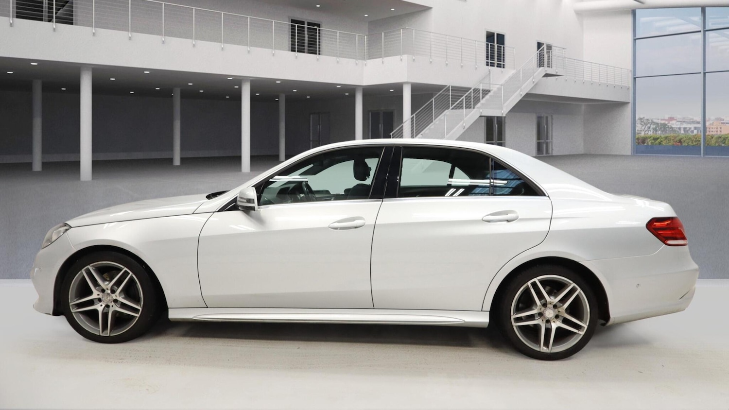 Used Mercedes-Benz E Class 2014 for sale - 77060139: Photo 3