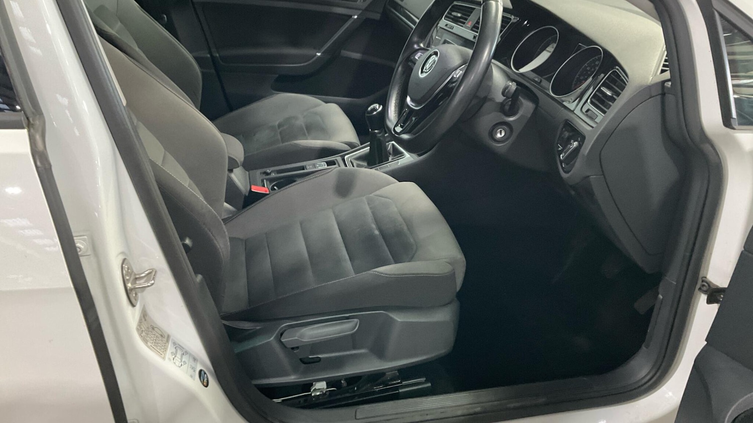 Used Volkswagen Golf 2017 for sale - 77993962: Photo 4