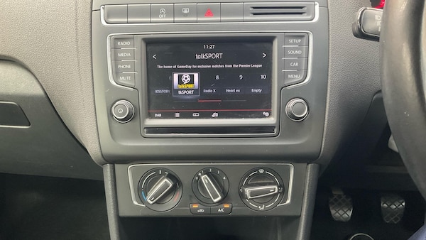 Used Volkswagen Polo 2015 for sale - 76247776: Photo 6