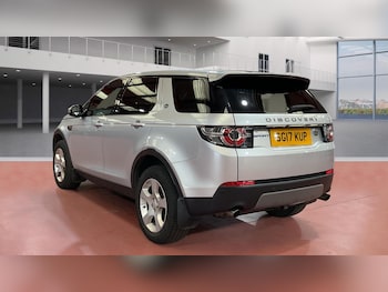 Used Land Rover Discovery Sport 2017 for sale - 75964311: Photo