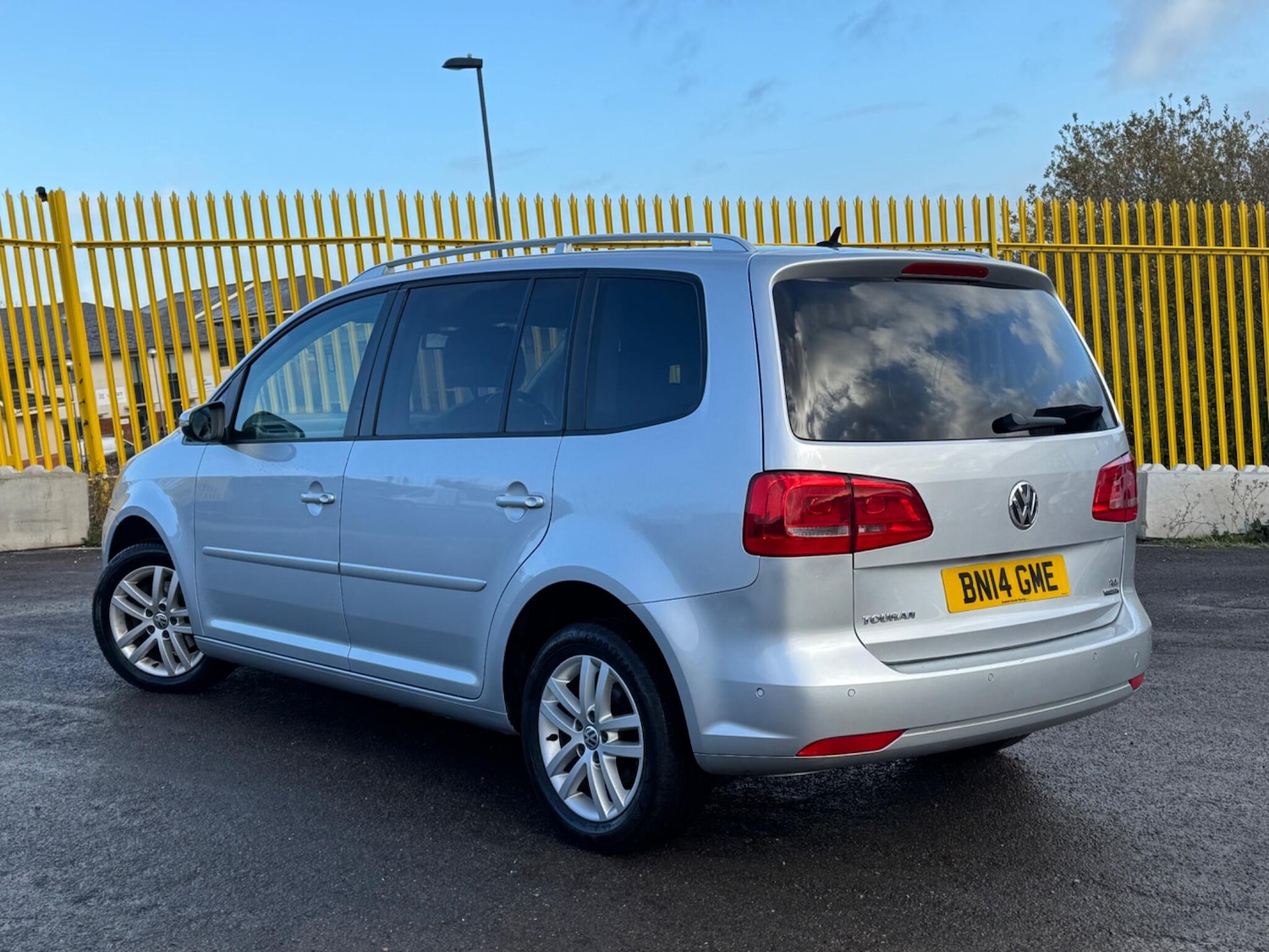 Used Volkswagen Touran 2014 for sale - 76752803: Photo 2