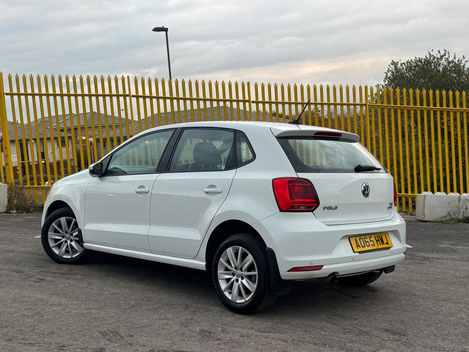 Used Volkswagen Polo 2015 for sale - 76991802: Photo 2
