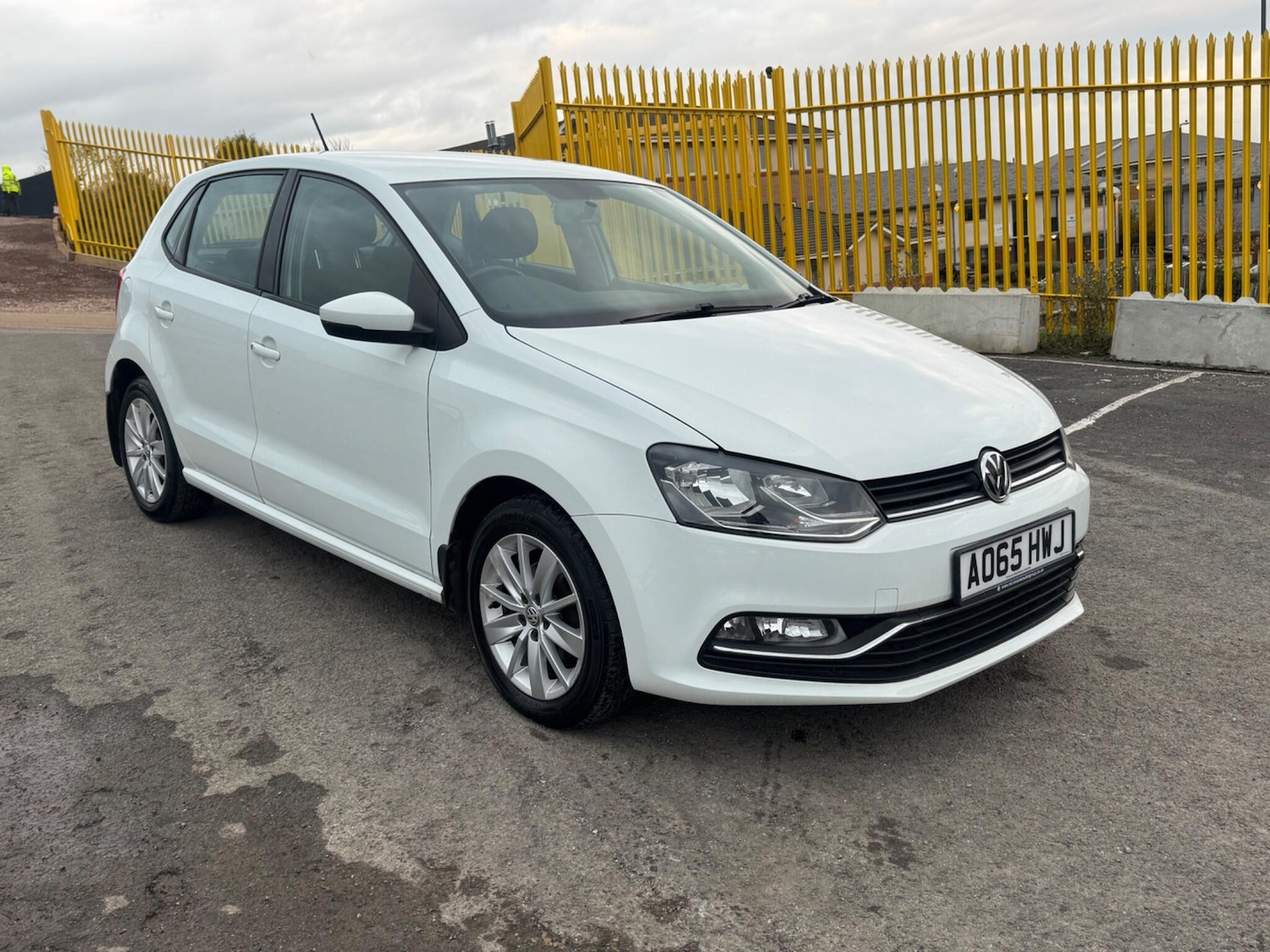 Used Volkswagen Polo 2015 for sale - 76991802: Photo 4