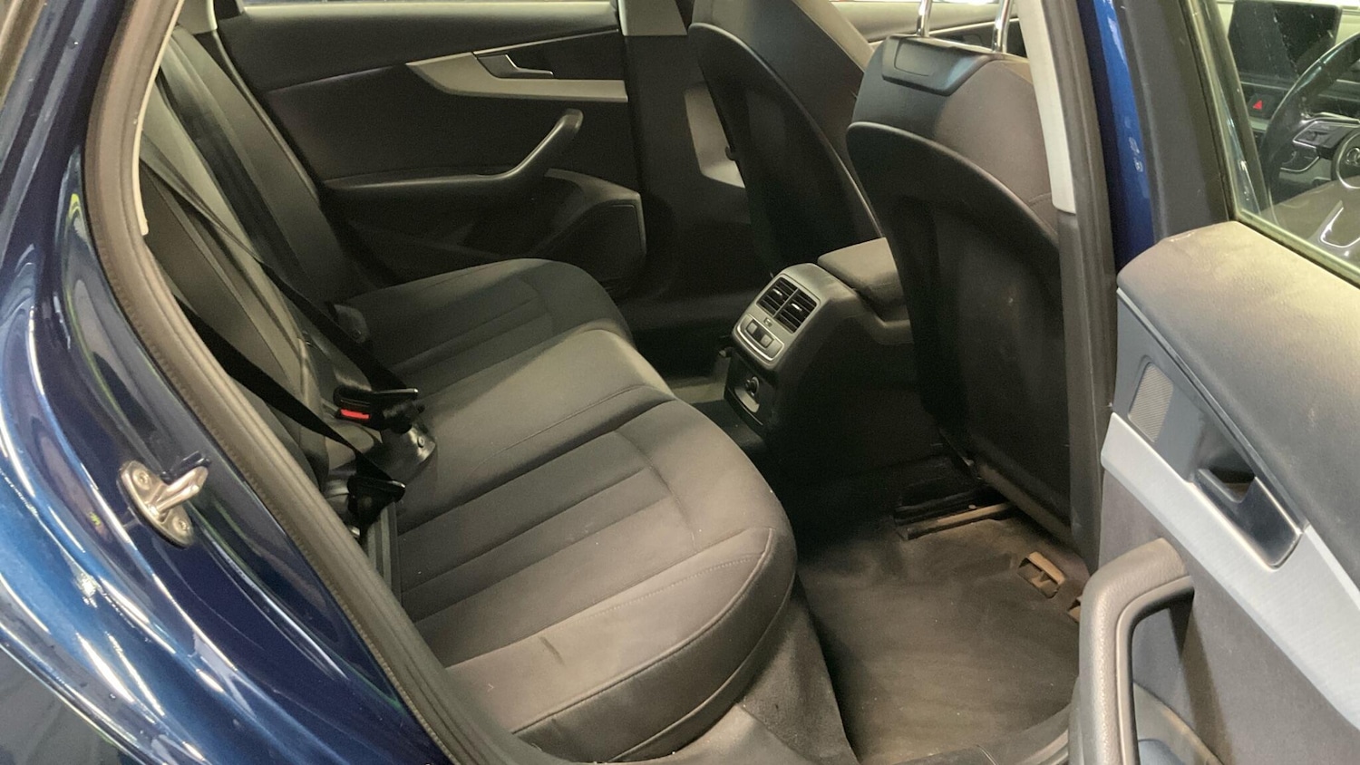 Used Audi A4 2017 for sale - 76666857: Photo 4