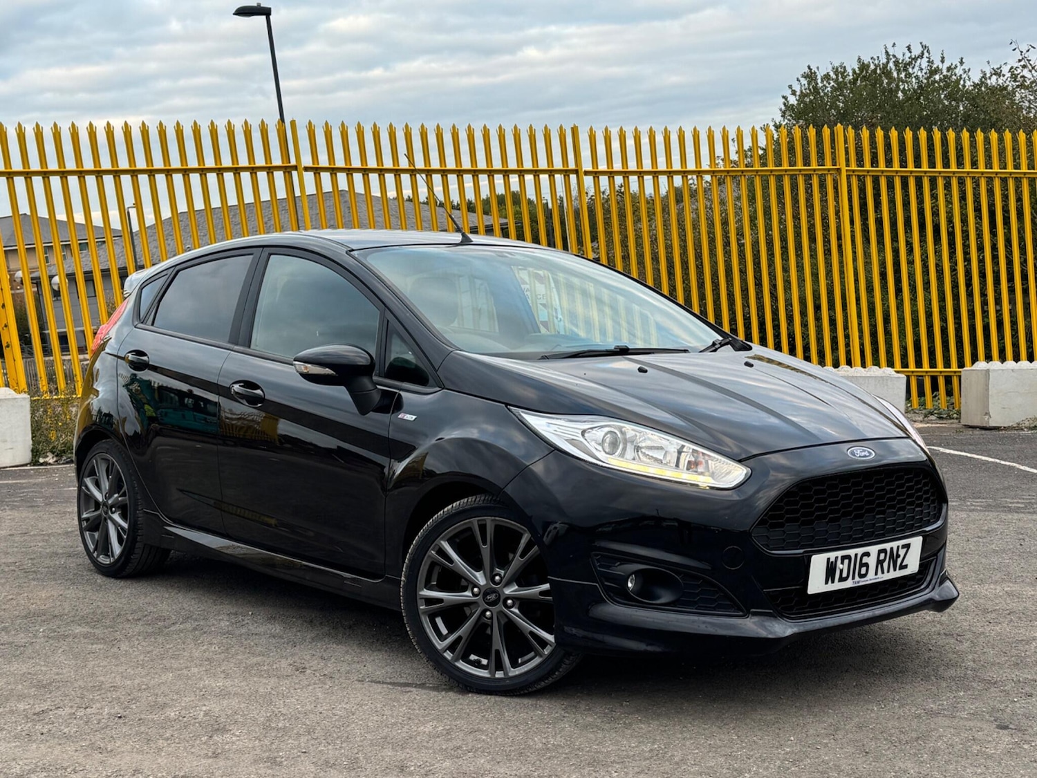 Used Ford Fiesta 2016 for sale - 76307305: Photo 1