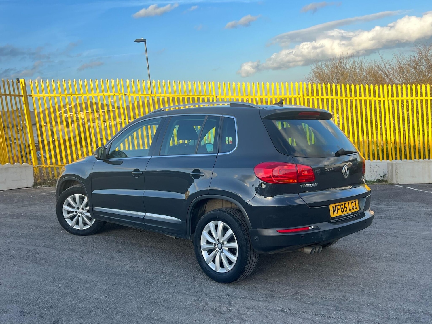 Used Volkswagen Tiguan for sale - 77808650: Photo 2