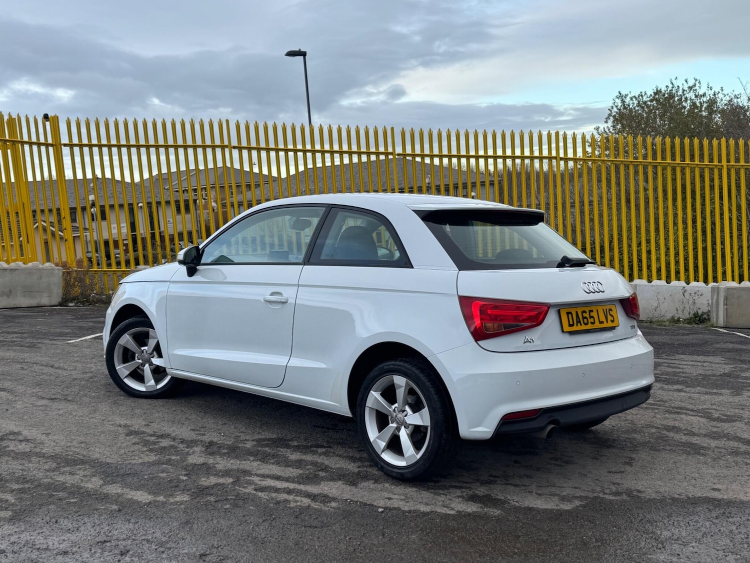 Used Audi A1 2015 for sale - 76753260: Photo 2