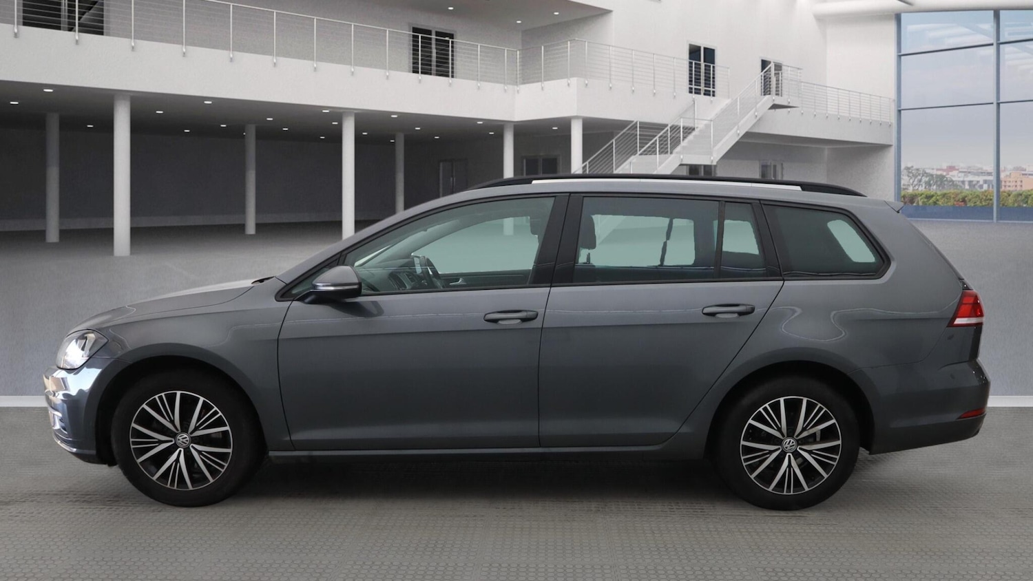 Used Volkswagen Golf 2017 for sale - 77166572: Photo 3