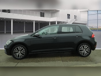 Used Volkswagen Golf 2017 for sale - 78020231: Photo
