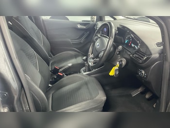 Used Ford Fiesta 2017 for sale - 76388504: Photo