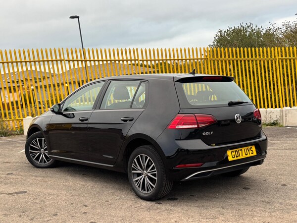 Used Volkswagen Golf 2017 for sale - 76095024: Photo 2